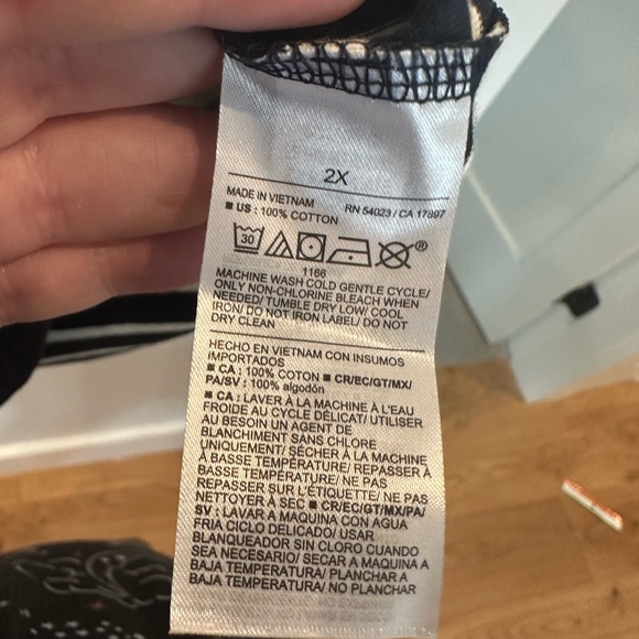 Old Navy Black and White Striped Long Sleeve Top - Picture 5 of 6